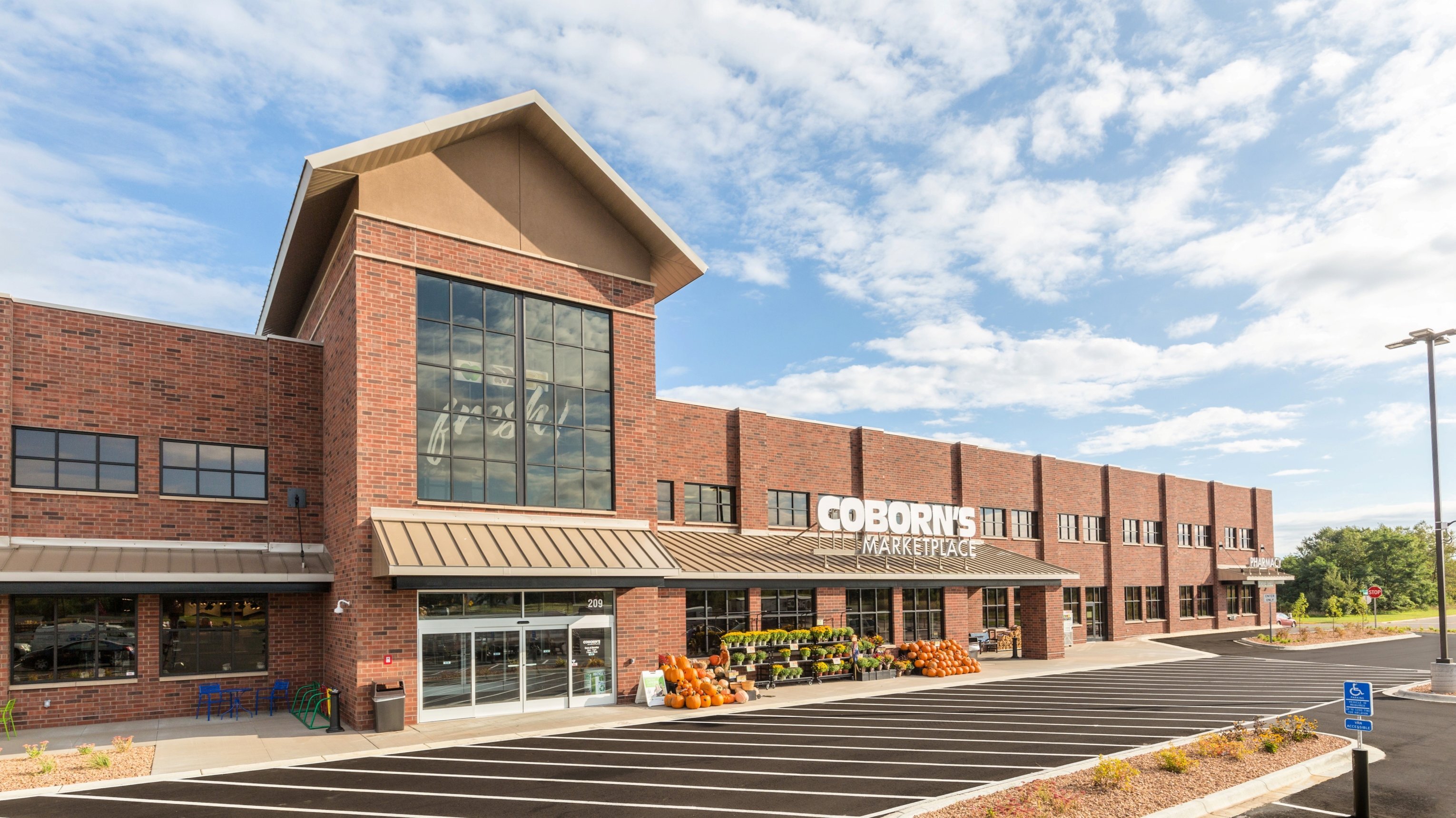 Exterior of Coborn’s Marketplace grocery store designed and built by Rice Companies