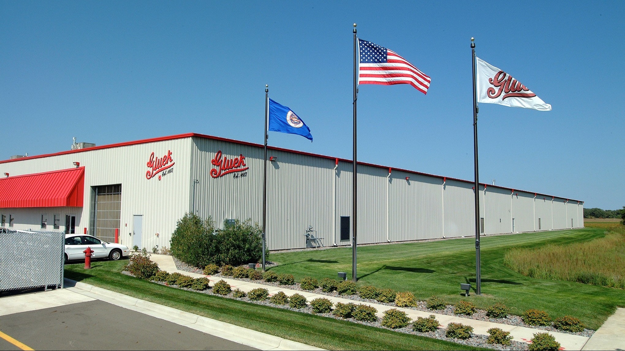 Gluek distribution and warehouse facility constructed by Rice Companies featuring large-scale industrial metal building design in Cold Spring, MN.