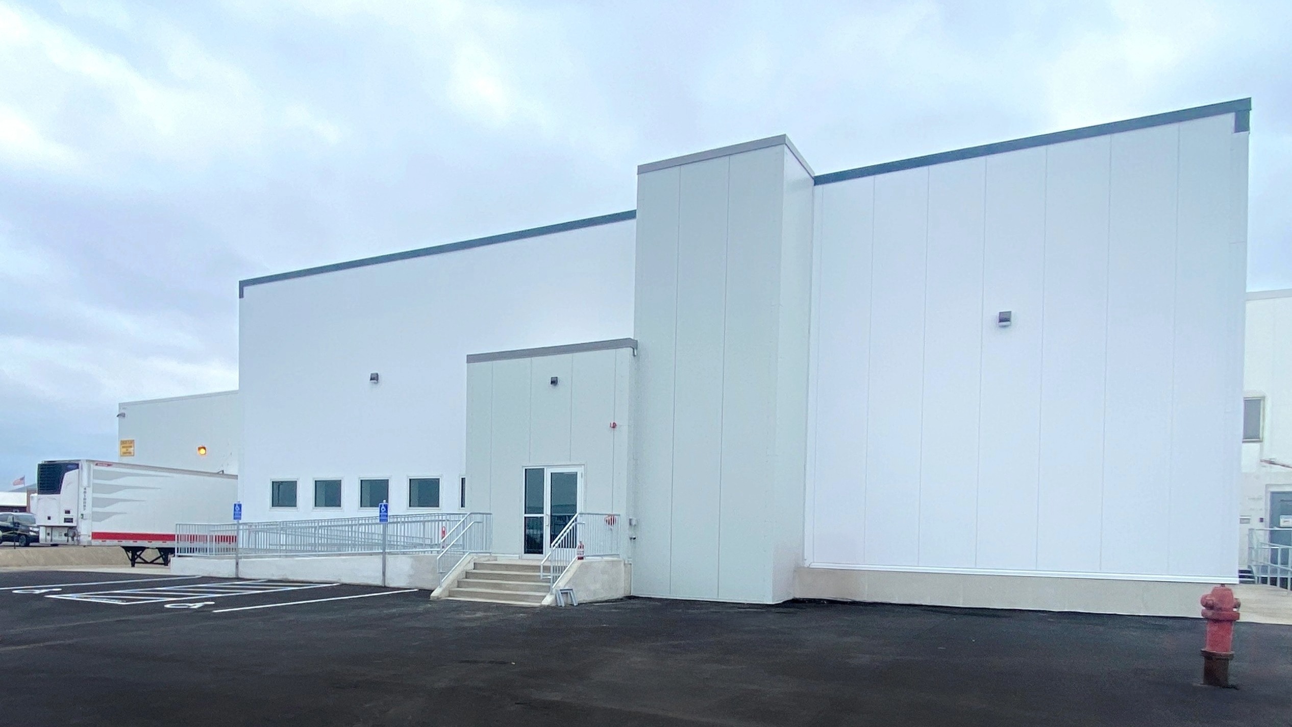 Exterior view of the food processing facility infill addition in Rice, Minnesota, constructed by Rice Companies.