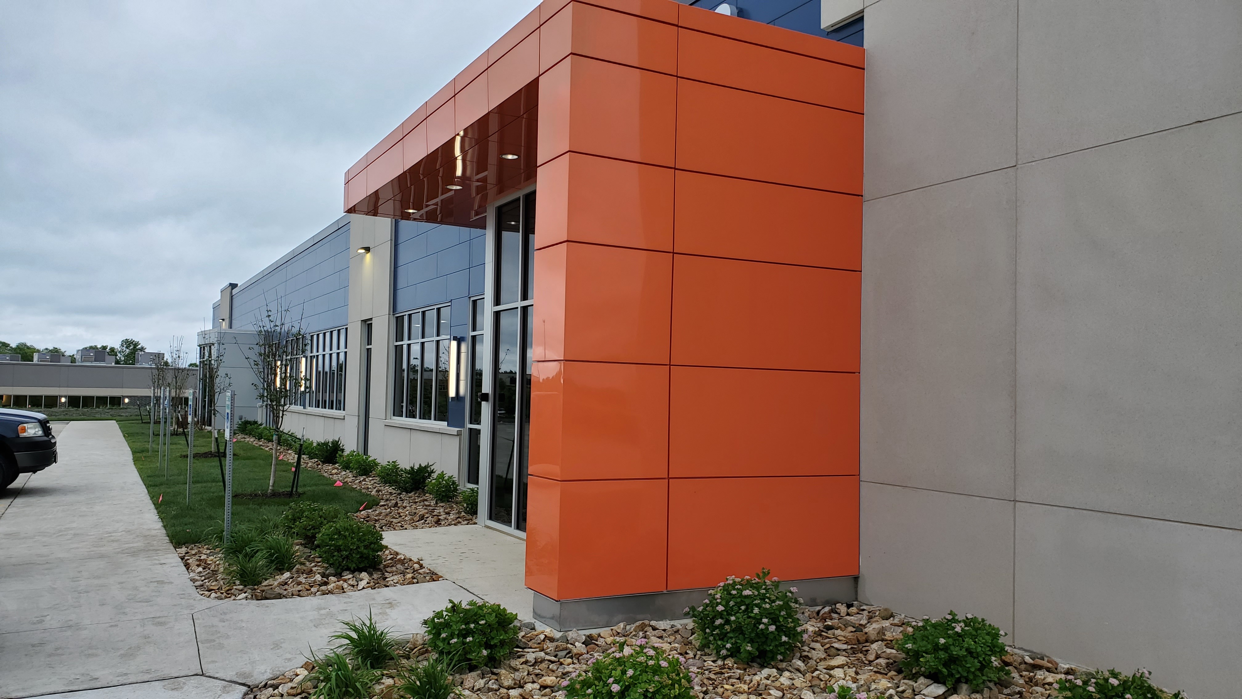 Modern exterior entry of Rabo AgriFinance office built by Rice Companies